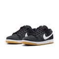 Nike SB Dunk Low, black / white / gum.