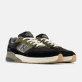 New Balance 933 Andrew Reynolds, black / dark olivine