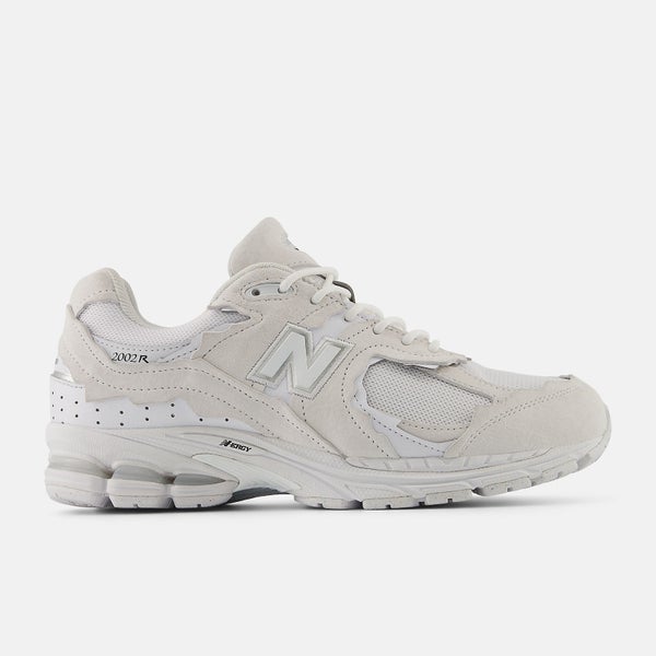 New Balance 2002 'Protection Pack' GORE-TEX, white / reflection / metallic silver