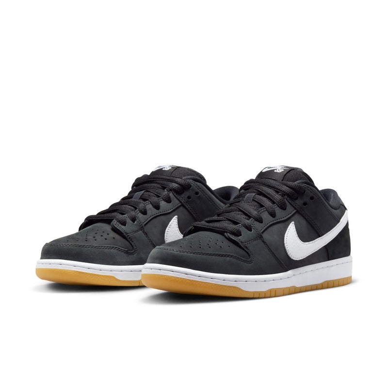 Nike SB Dunk Low, black / white / gum.