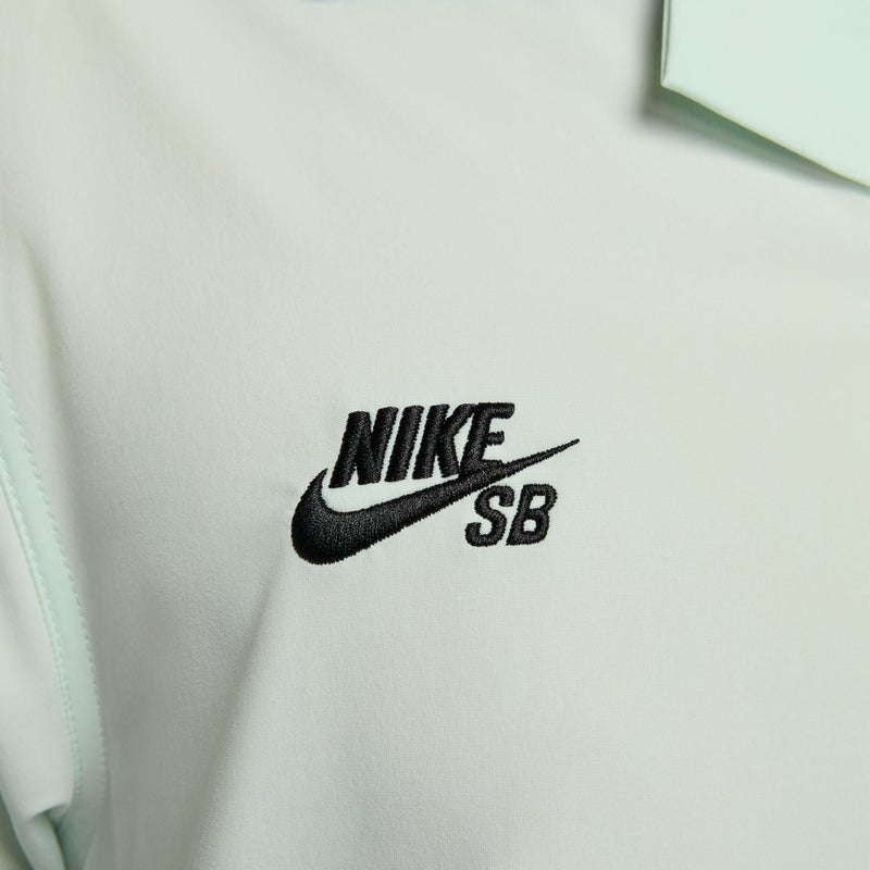 Nike SB Agnostic Olympic Kit Bowler Shirt, barely green / black