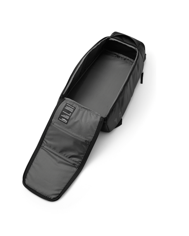 DB Hugger Backpack 30L, black out