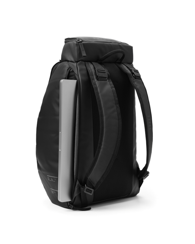DB Hugger Backpack 30L, black out