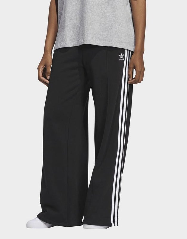 Adidas 3-Stripes Loose French Terry Wide Leg, black.