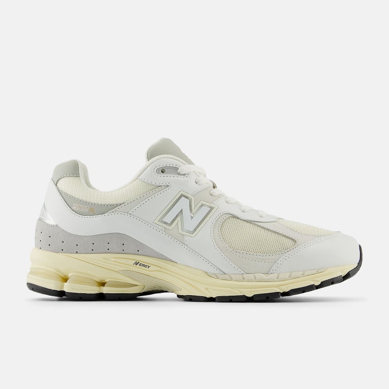 New Balance 2002, white / reflection / gold metallic.
