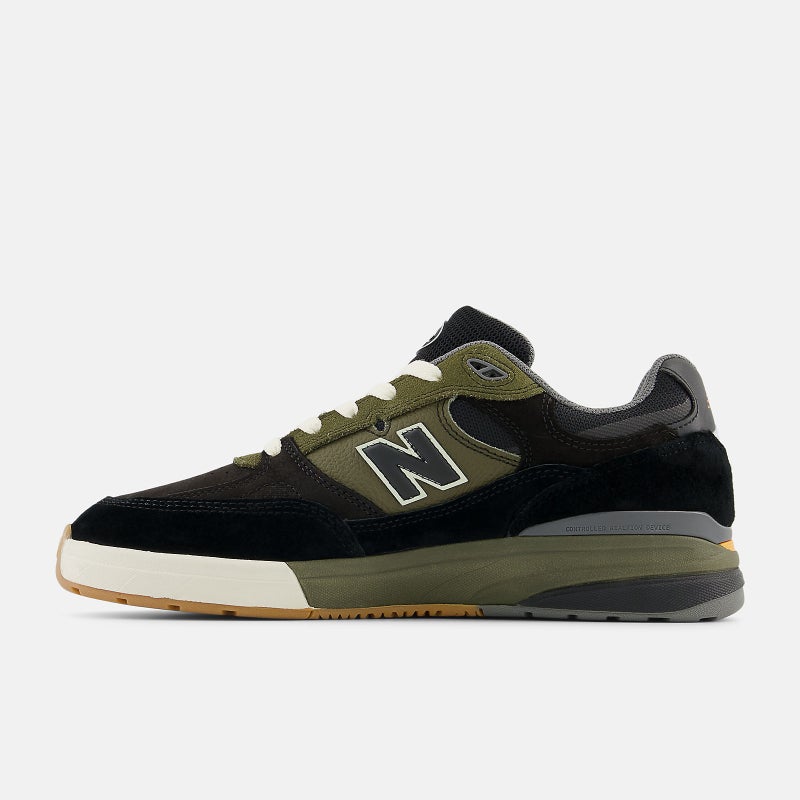 New Balance 933 Andrew Reynolds, black / dark olivine
