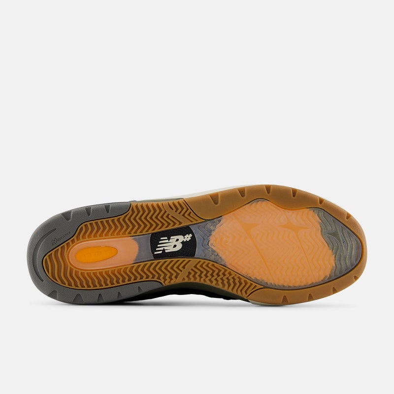 New Balance 933 Andrew Reynolds, black / dark olivine