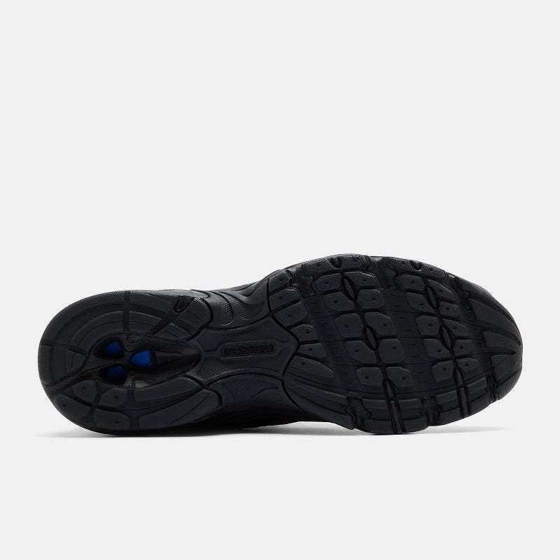 New Balance 740, black / black cement