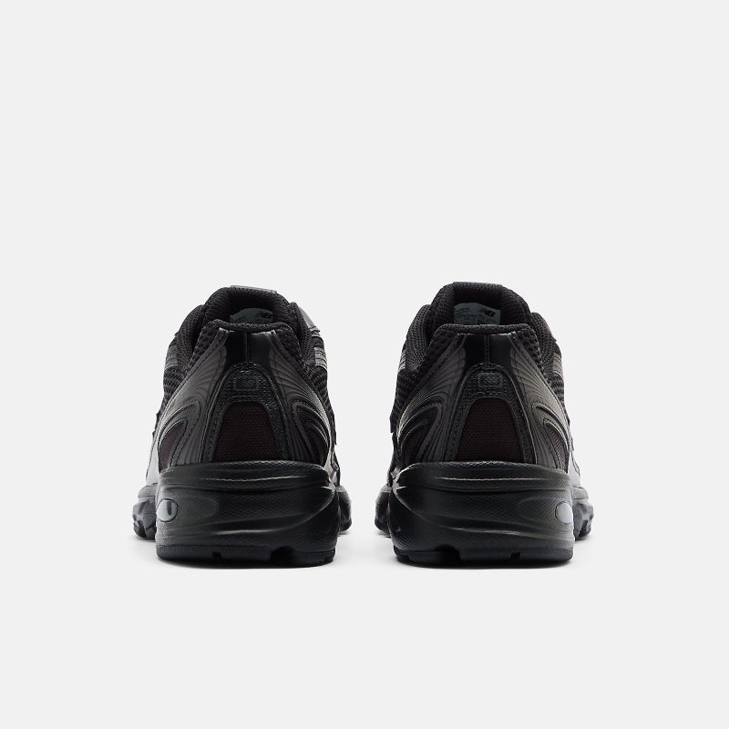 New Balance 740, black / black cement